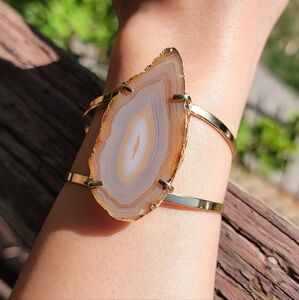 NEW 2.25" x 1.13" ADJUSTABLE SILVER PLATED COPPER BRAZILIAN AGATE CUFF